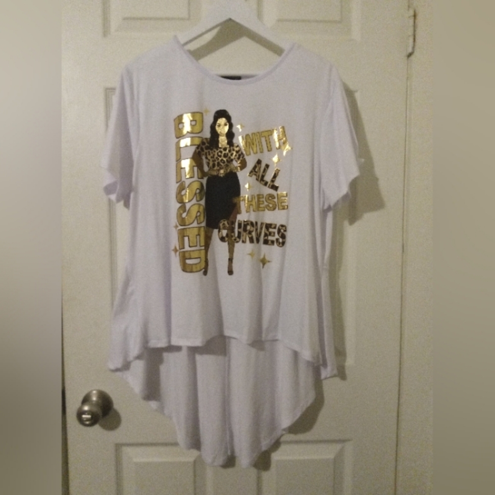 (Clearance) Top fashion white "Blessed with all the curves" top